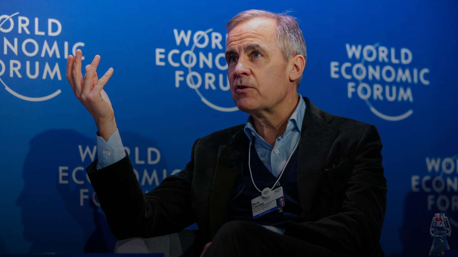 Марк Карни: “Ширээний ард сууж чадахгүй бол ширээн дээрх зоог болно”