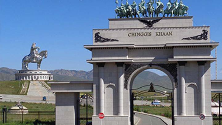 Chinggis Khaan statue