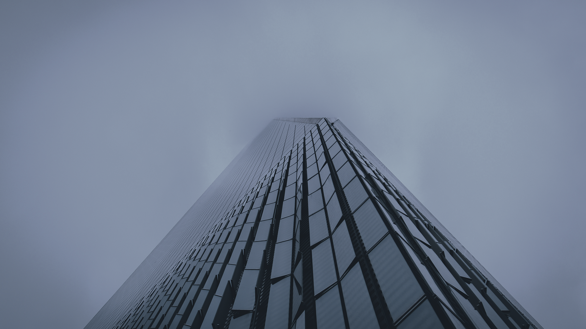 Төр хамгаалах уу, эсвэл төрөөс хамгаалах уу?